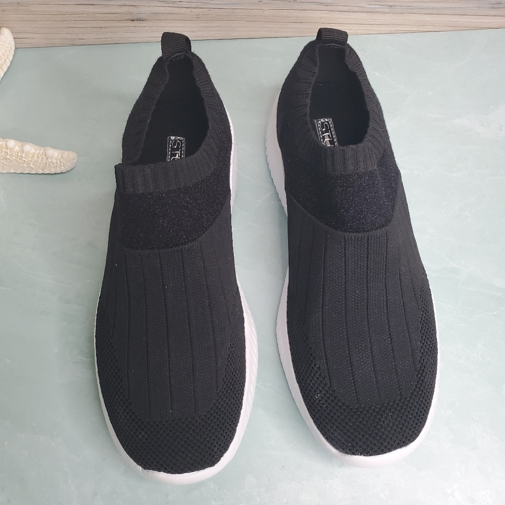 NEW Black Triad Knit Slip On Sneaker - Picture 2 of 6